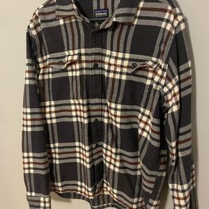 Patagonia Men's Plaid Shirt Grey and Red